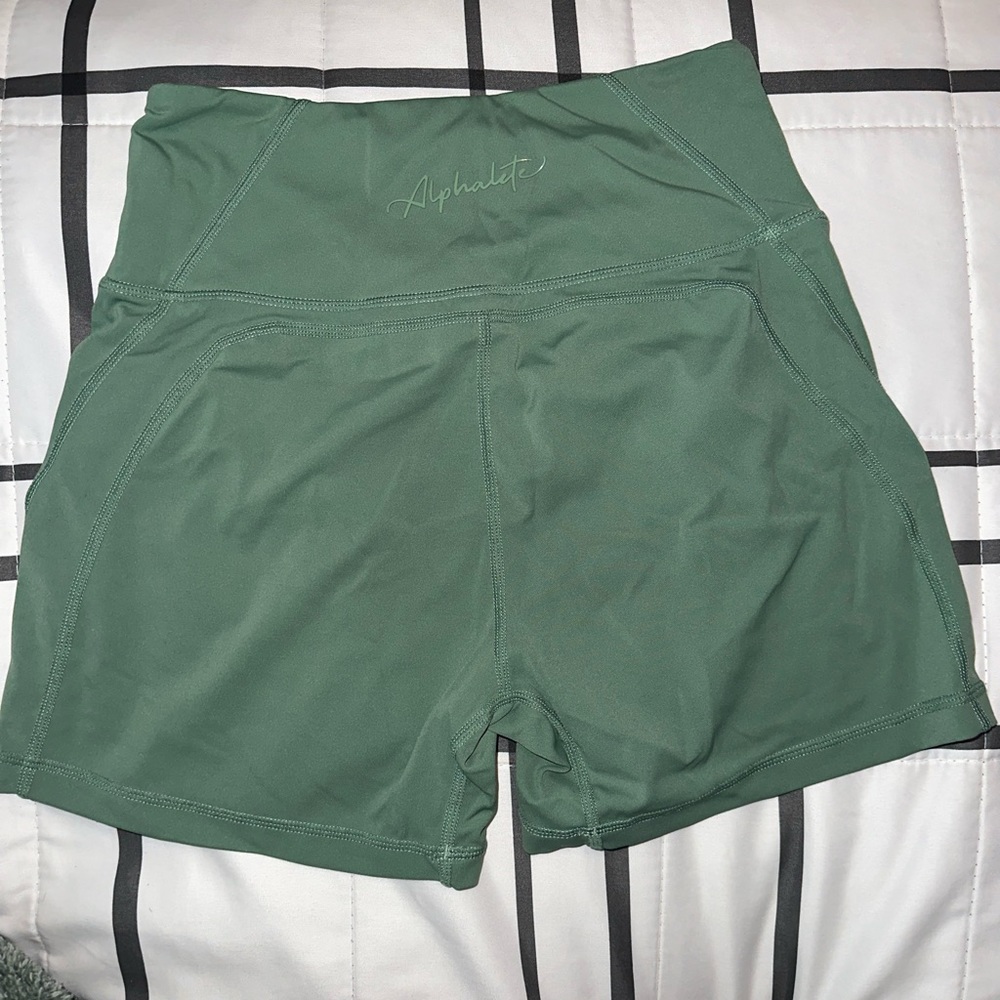 alphalete pulse surge shorts - luxury green